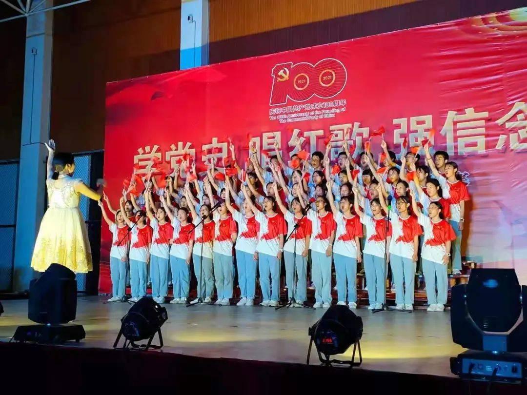 魔都登舰 | 赛博越野旅行车东方明珠“加电”